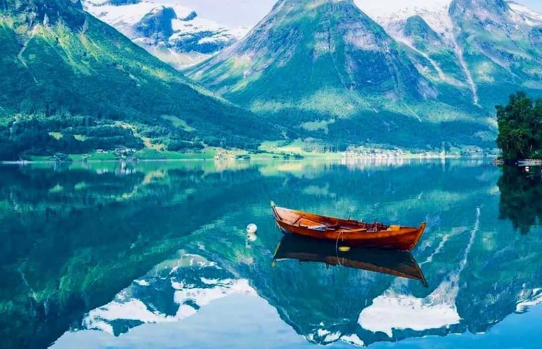 Mountains are verbs stripped of tense